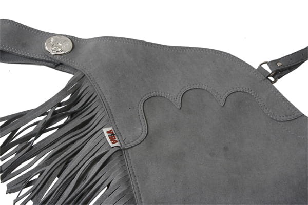 Czapsy show Vida mikrofibra szara — detal srebrnego concho z tyłu, frędzle, karczelka z logo Vida