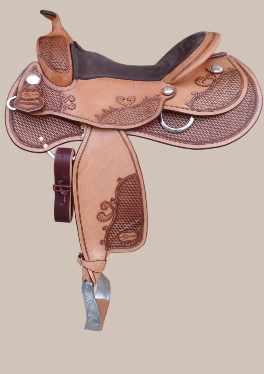 Siodło AK Joachim Kasper Flower Antik #90-013 — basket + flower tooling w wykończeniu antik, free legs, grawerowane strzemiona