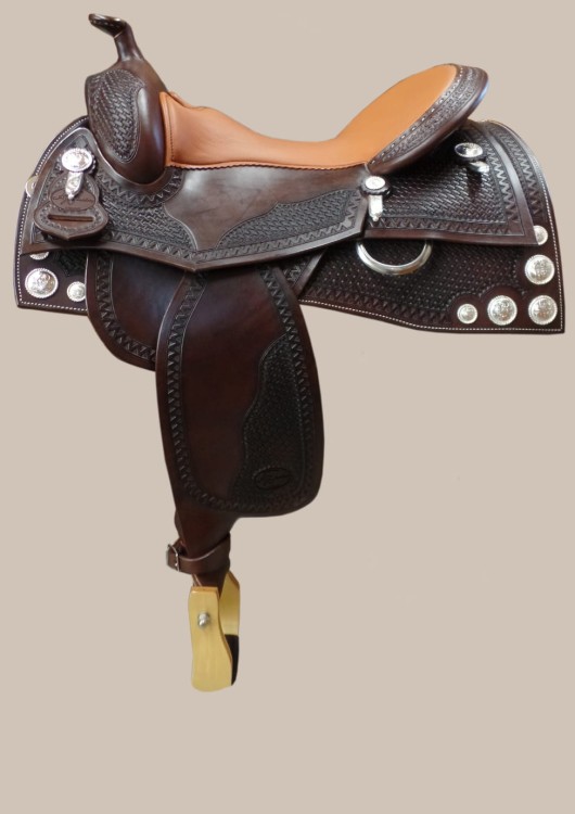 Siodło AK Joachim Kasper Show Square Full Silver #200-009 — full basket chocolate, 6 srebrnych concho na skircie, jasne siedzisko, border aztec