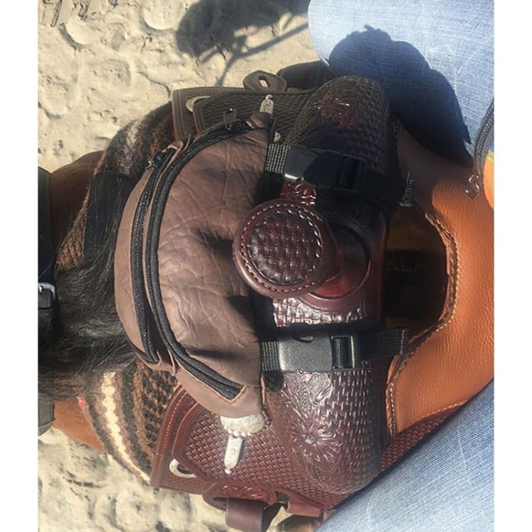 Sakwa na widelec siodła — widok z boku, montaż na widelec