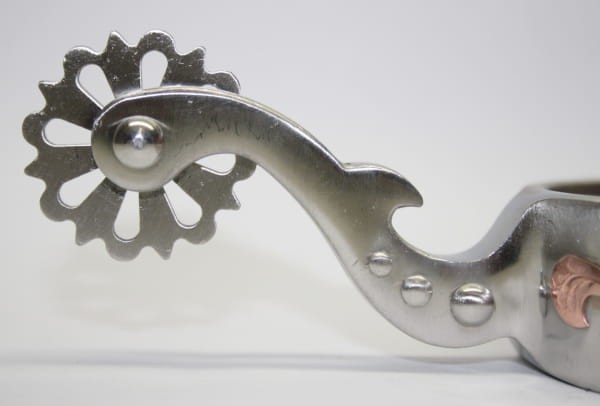 Detal: 12-ramienny rowel w kształcie stokrotki — ostrogi Partrade Lady Show Flower