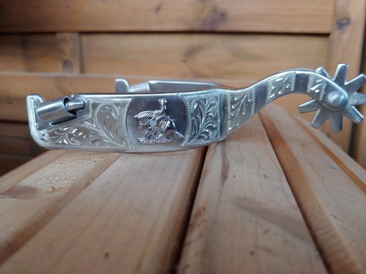 Ostrogi western sliding stop Equi srebrne banda 2,4 cm trzonek 5 cm grawer — HorsePassion.pl