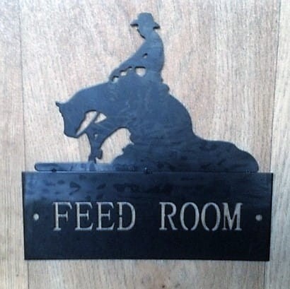 Szyld FEED ROOM paszarnia