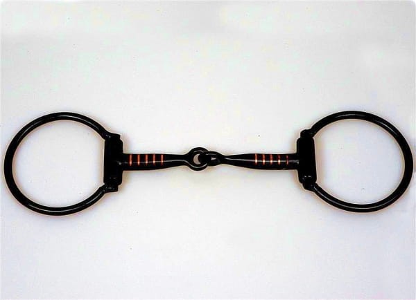 Wędzidło Snaffle Bit O-Ring western Equi 5" — czarne O-ringi sweet iron, jointed ścięgierz bez portu z miedzianymi inlay na ramionach, widok frontalny