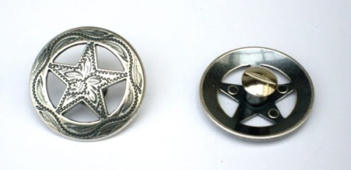 Concho gwiazdka texaska na śrubkę chicago antique silver — lewa: przód ze scrollwork; prawa: tył z mosiężną śrubką chicago