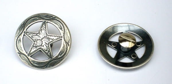 Concho gwiazdka texaska na śrubkę chicago antique silver — lewa: przód ze scrollwork; prawa: tył z mosiężną śrubką chicago