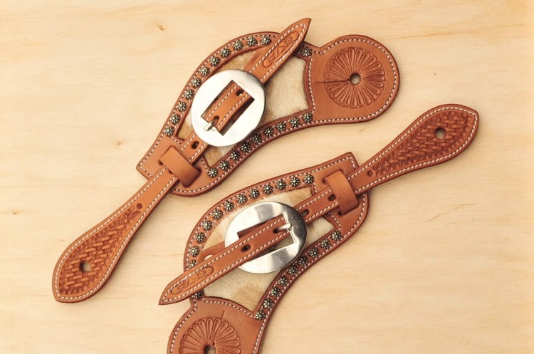 Paski do ostróg western GVR — para, skóra tan z sierścią bydlęcą, flower studs, okrągła roper buckle