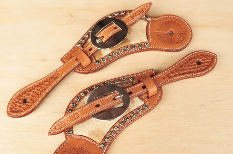 Paski do ostróg western GVR — widok tył, basket tooling i daisy concho na końcówkach