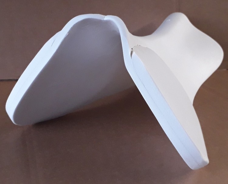 Podkładka korekcyjna Arena Masters Front Riser — widok z góry, ergonomiczny kształt