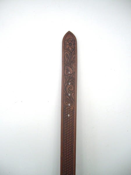 Pasek western Flower & Tooling — końcówka strzałkowa z tłoczeniem kwiatowym, detal ręcznego toolingu