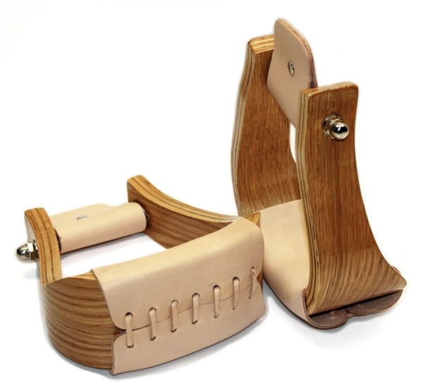 Strzemiona westernowe drewniane szerokie — widok z góry, skóra natural ze sznurowaniem na stopie