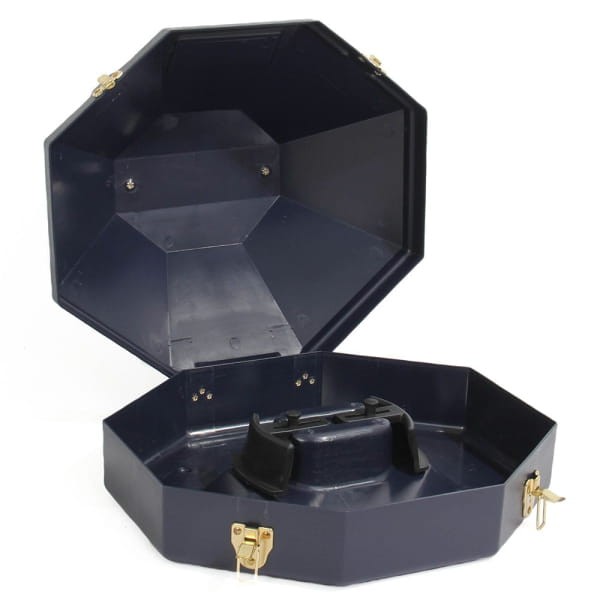 Twardy box na kapelusz westernowy Equi otwarty — wewnętrzna podstawka regulowana, metalowe zatrzaski, wnętrze ośmiokątne