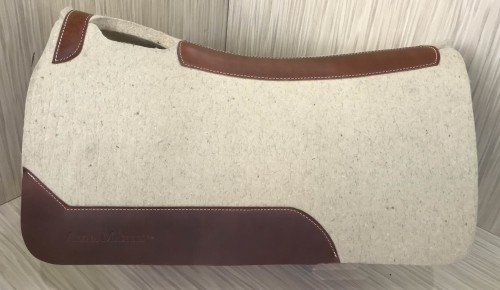 Krótki pad westernowy Arena Masters — skórzane wzmocnienie na popręgu, widok z boku — HorsePassion.pl