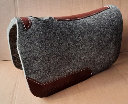 Filcowy pad western Arena Masters — szary filc, skórzane wzmocnienia, wycięcie na kłąb