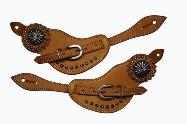 Paski do ostróg western Hermann Oak — skóra tan, metalowe ćwieki dots, duże concho, srebrna klamra