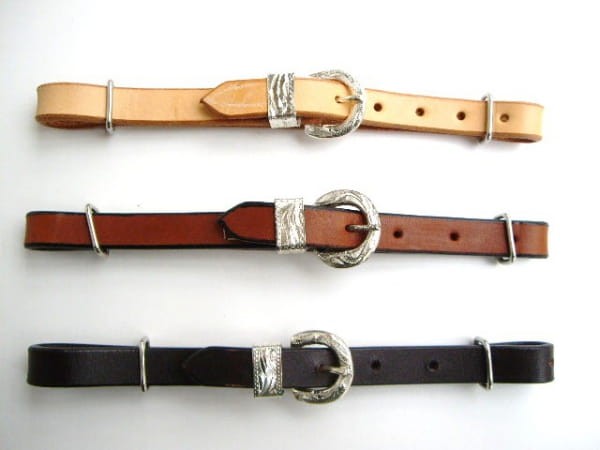 Pasek pod czankę show Equi — trzy kolory (jasny, kasztan, ciemny), ozdobna klamra scrollwork srebrna, D-ringi