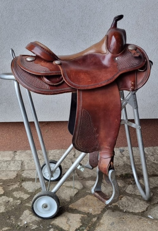 Używane siodło western Diamond Saddlery — basket tooling, silver conchos, widok z prawej strony