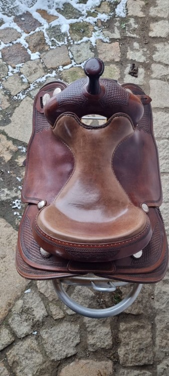 Gullet siodła Diamond Saddlery — szeroka terlica, widok od dołu