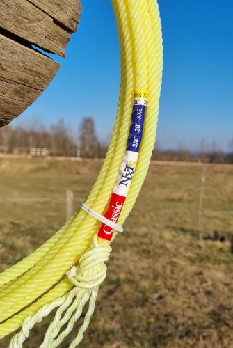 Lasso Classic Equine NXT5 XXS — zbliżenie na etykietę Classic NXT 3/8" 30' XXS i strukturę skrętu