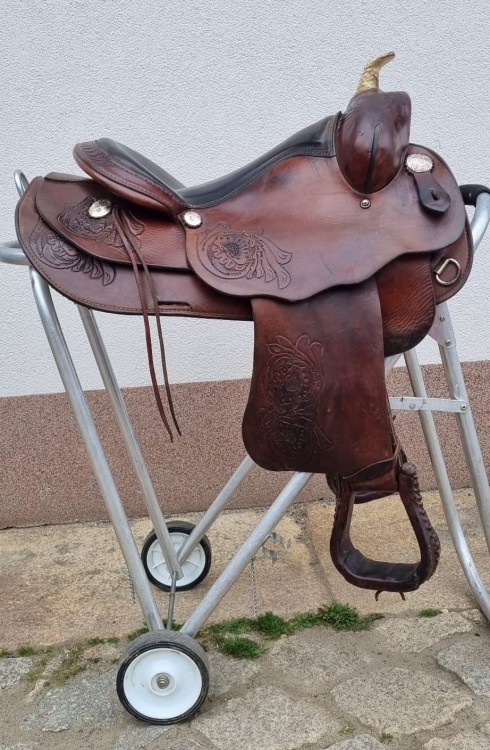 siodlo-western-tloczenia-floral-srebrne-concha