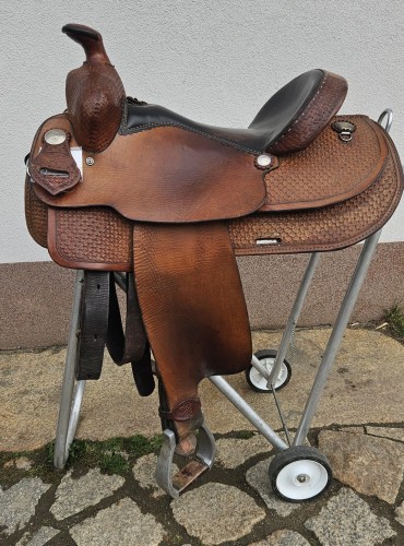 Używane siodło western Double J — daisy tooling, czarne siedzisko, duży horn, aluminiowe strzemiona