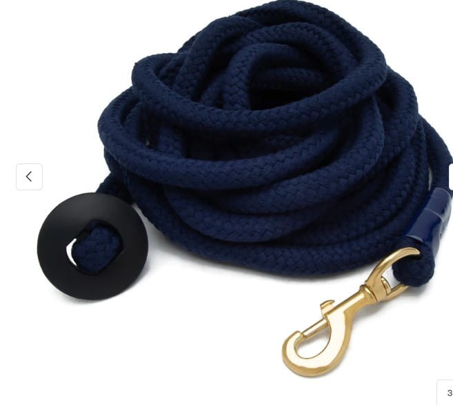 Lonża bawełniana Weaver granatowa 7,6 m — widok całości z gumowym stopperem i karabińczykiem mosiężnym