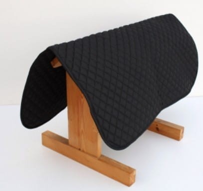 Podkładka pod pad typu showblanket widoczna spod siodła