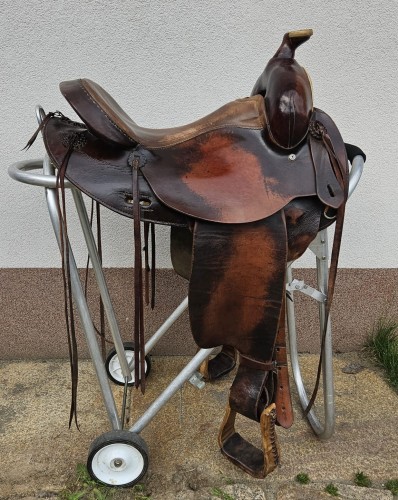 krotkie-siodlo-western-na-krotki-grzbiet