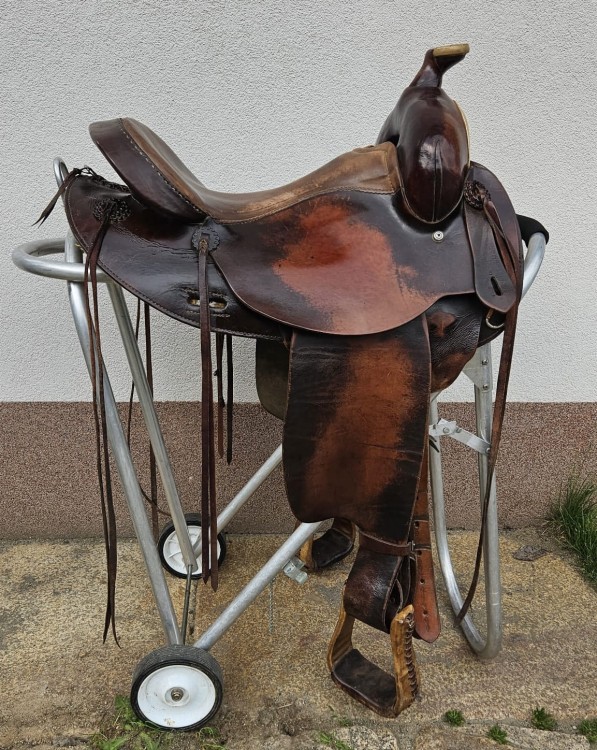 krotkie-siodlo-western-na-krotki-grzbiet