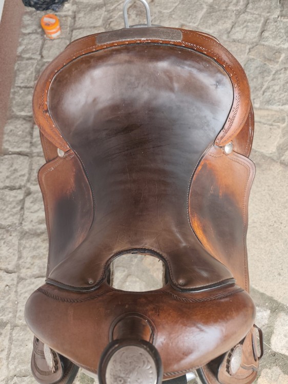 Siedzisko siodła Tom Zajac — przebarwienie i ślady farby widoczne, typ reiningowy butterfly