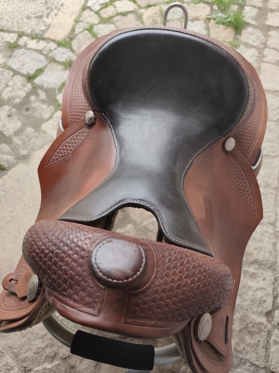 Czarne siedzisko siodła Frinta Custom Saddlery — stan znakomity, reiningowy typ butterfly