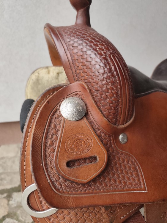 Stempel Frinta Custom Saddlery — silver concha, basket tooling, producent czeski