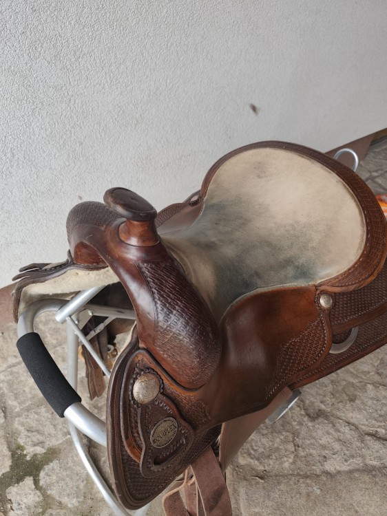 Stempel Continental Saddlery Equiflex — system flex tree, basket tooling wokół hornu