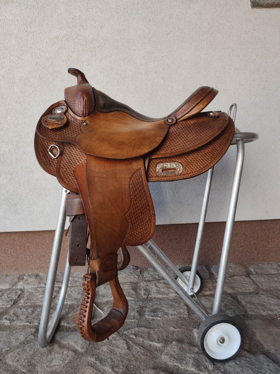 Używane siodło western Continental Saddlery 184 16" — basket tooling, mieszane okucia, widok z boku