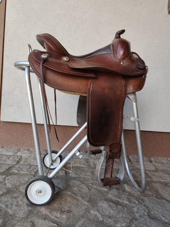 Używane siodło western Montana Saddlery model 130 lb286 — trail all-around, widok z lewej