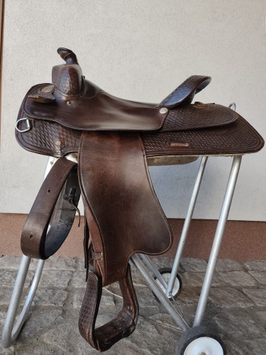 Używane siodło western Western Imports custom 2011 — basket tooling, antyczne conchos, widok z prawej