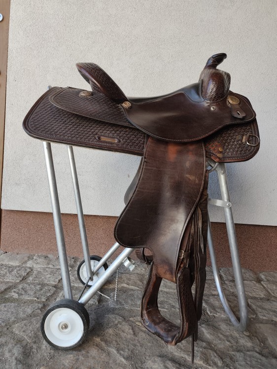Używane siodło western Western Imports lb288 — basket tooling full cover, widok z lewej