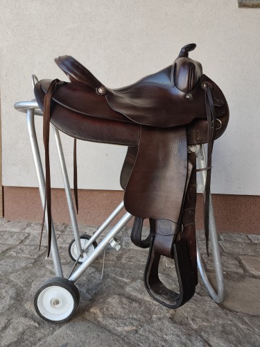 Używane siodło western Continental 165 — gładka skóra espresso, dwie pary troków, widok z lewej