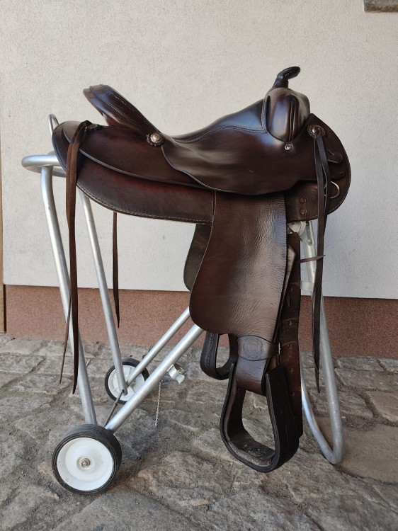 Używane siodło western Continental 165 — gładka skóra espresso, dwie pary troków, widok z lewej
