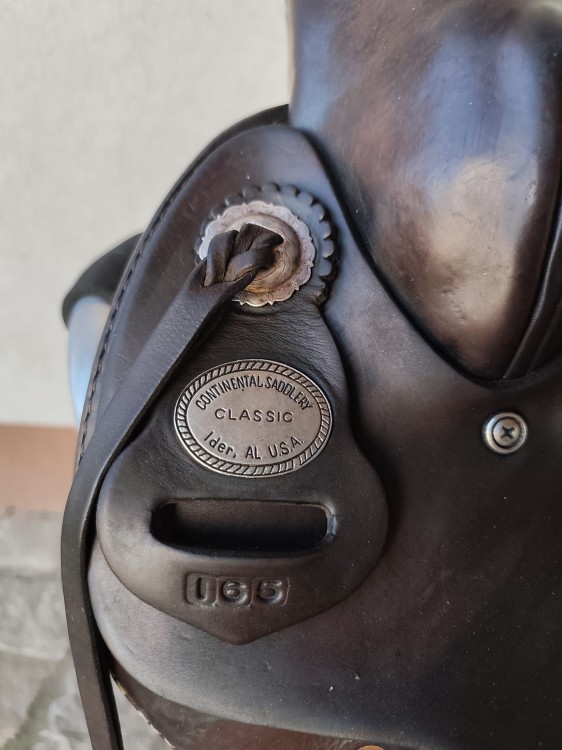 Medalion Continental Saddlery Classic Ider AL USA i stempel modelu 165 — oryginalne siodło western