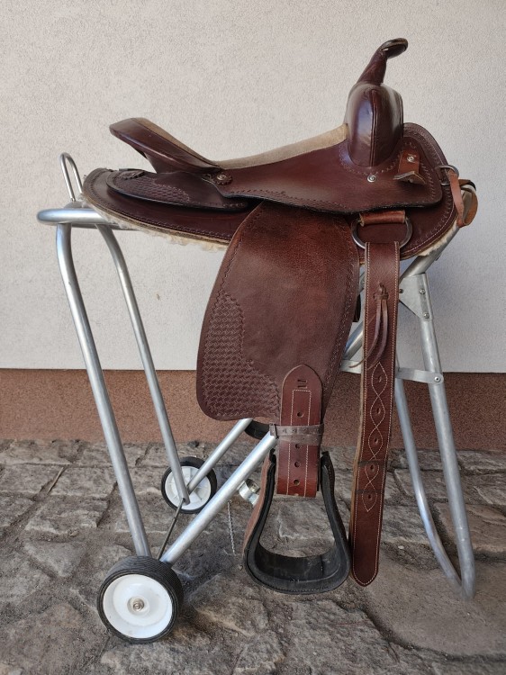 Używane siodło western lb291 na kuca — basket tooling, widok z lewej, 60 cm długości