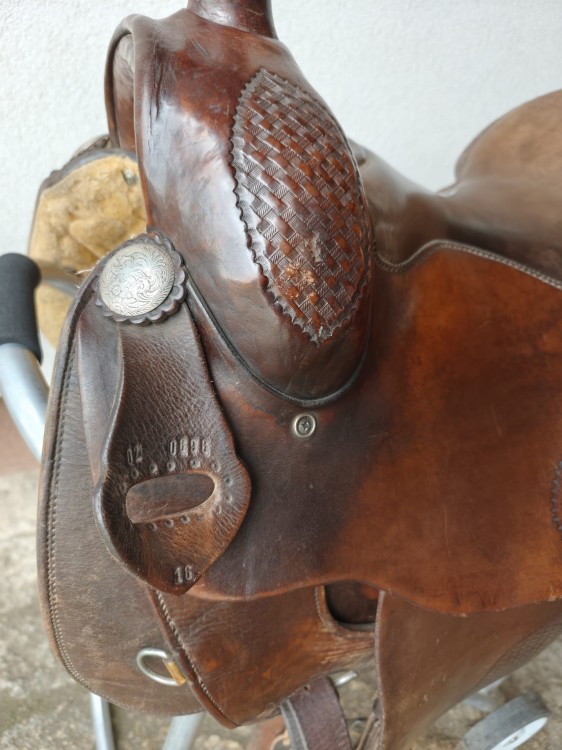 Swelis siodła Deuber Partner — silver concha floral, numer 16, basket tooling