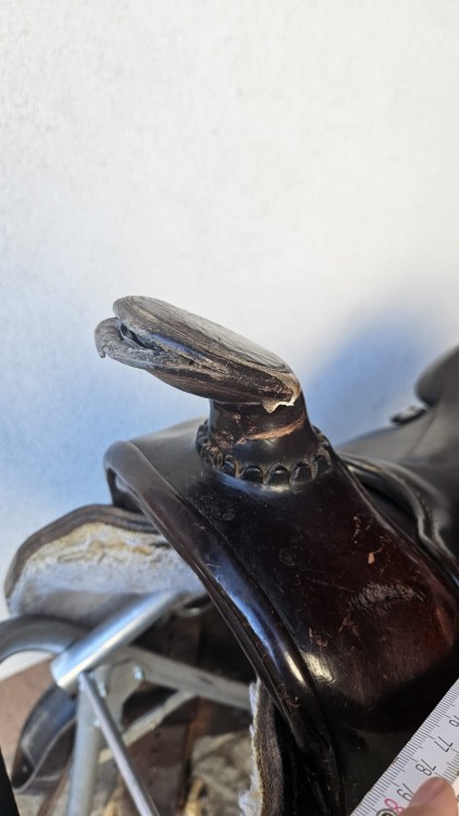 skorzane-strzemiona-siodlo-circle-l