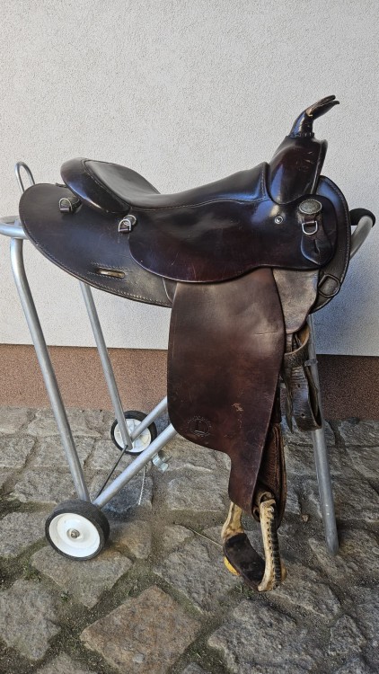 rog-siodla-westernowego-circle-l-detal