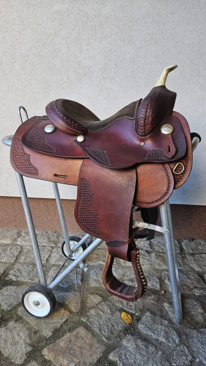 Używane siodło western Continental Saddlery 13" UNIKAT — zamszowe siedzisko, basket tooling, widok z lewej