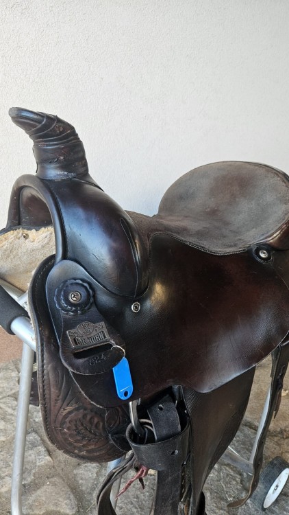 zamszowe-siedzisko-siodlo-do-pracy-z-bydlem