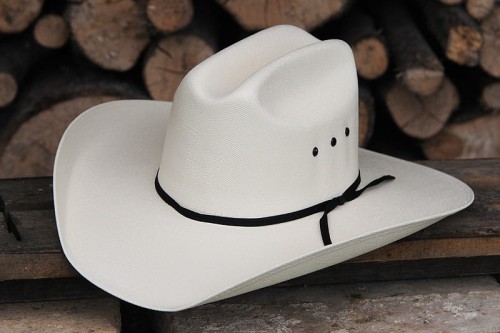 Kapelusz westernowy słomkowy klasyczny — fason brick crown, szerokie rondo, naturalny kolor, czarny pasek z węzełkiem