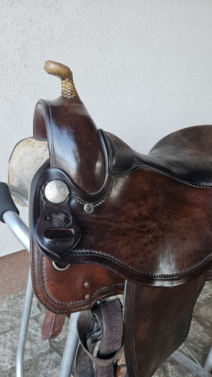 ciemne-siodlo-western-rog-obity-surowa-skora