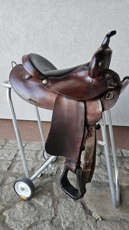 siodlo-do-barrel-racing-skorzane-strzemiona