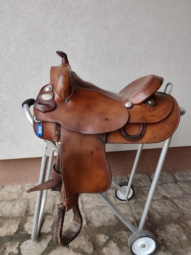 Używane siodło western Continental Saddlery Classic 16" — gładka skóra bez toolingu, widok z boku